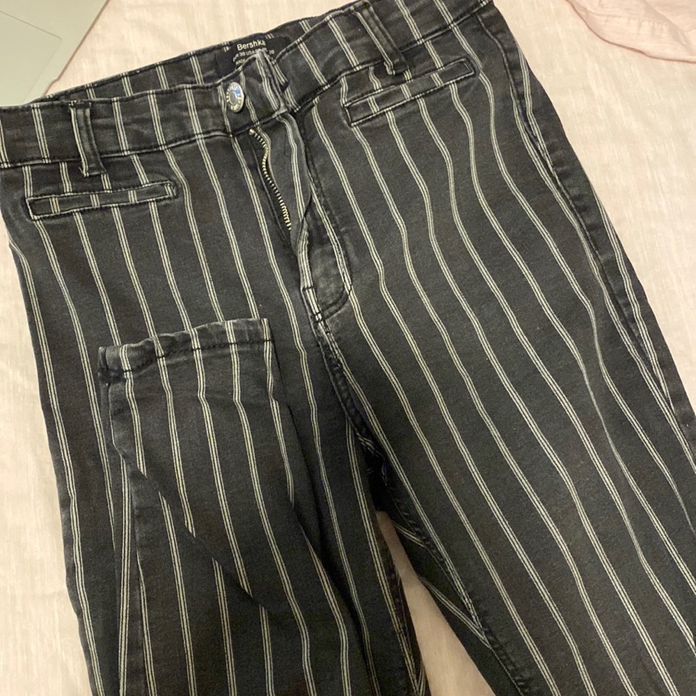 Bershka denim stripes jeans. Size 38EUR/06USA/28MEX